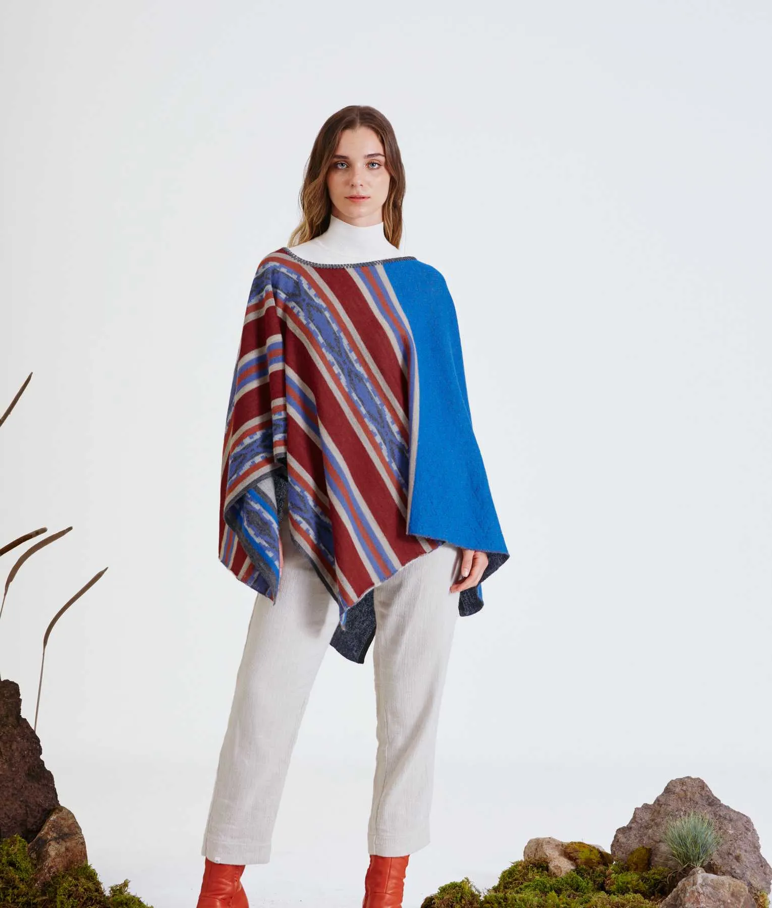 Inclined Poncho Reversibles