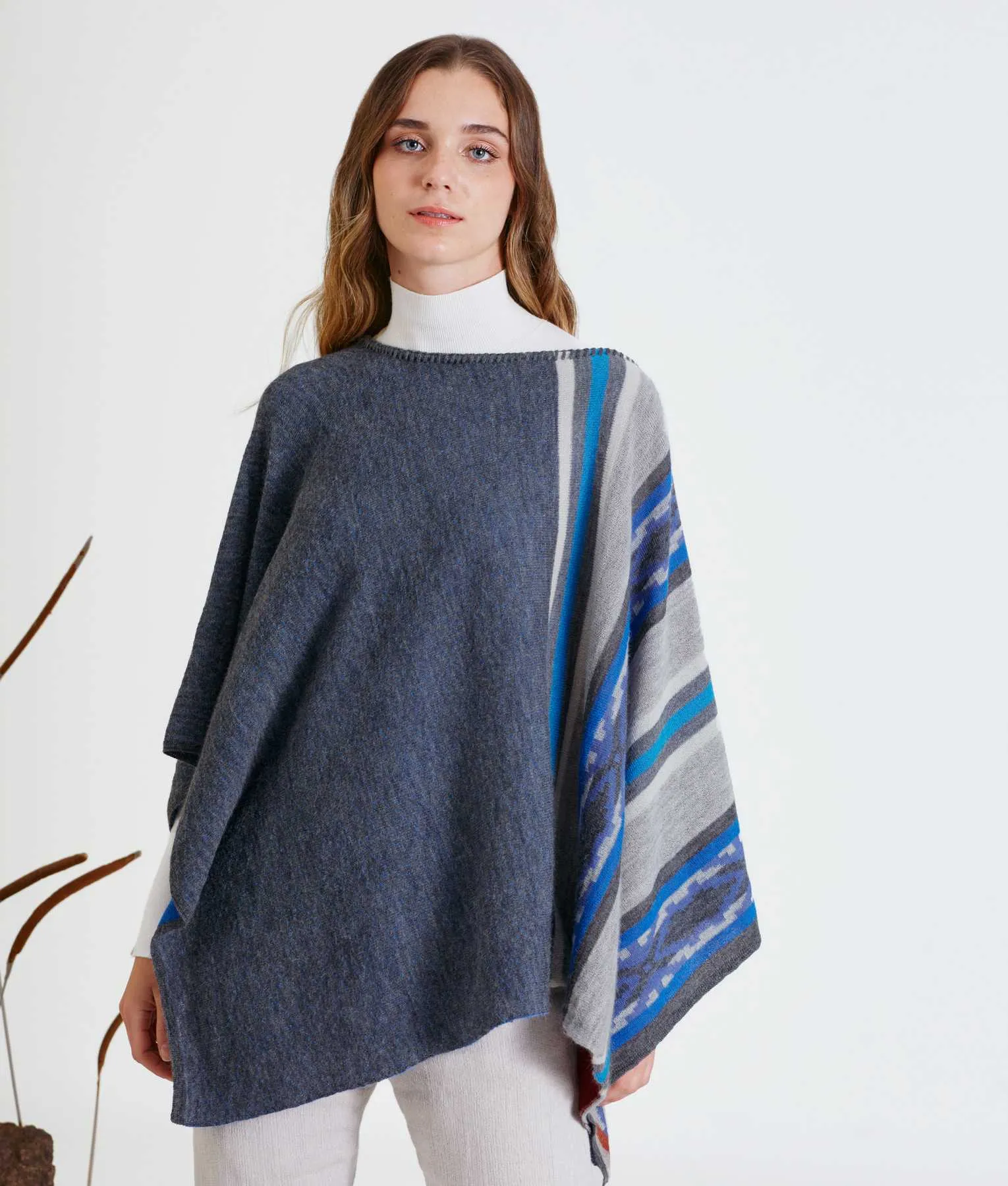 Inclined Poncho Reversibles