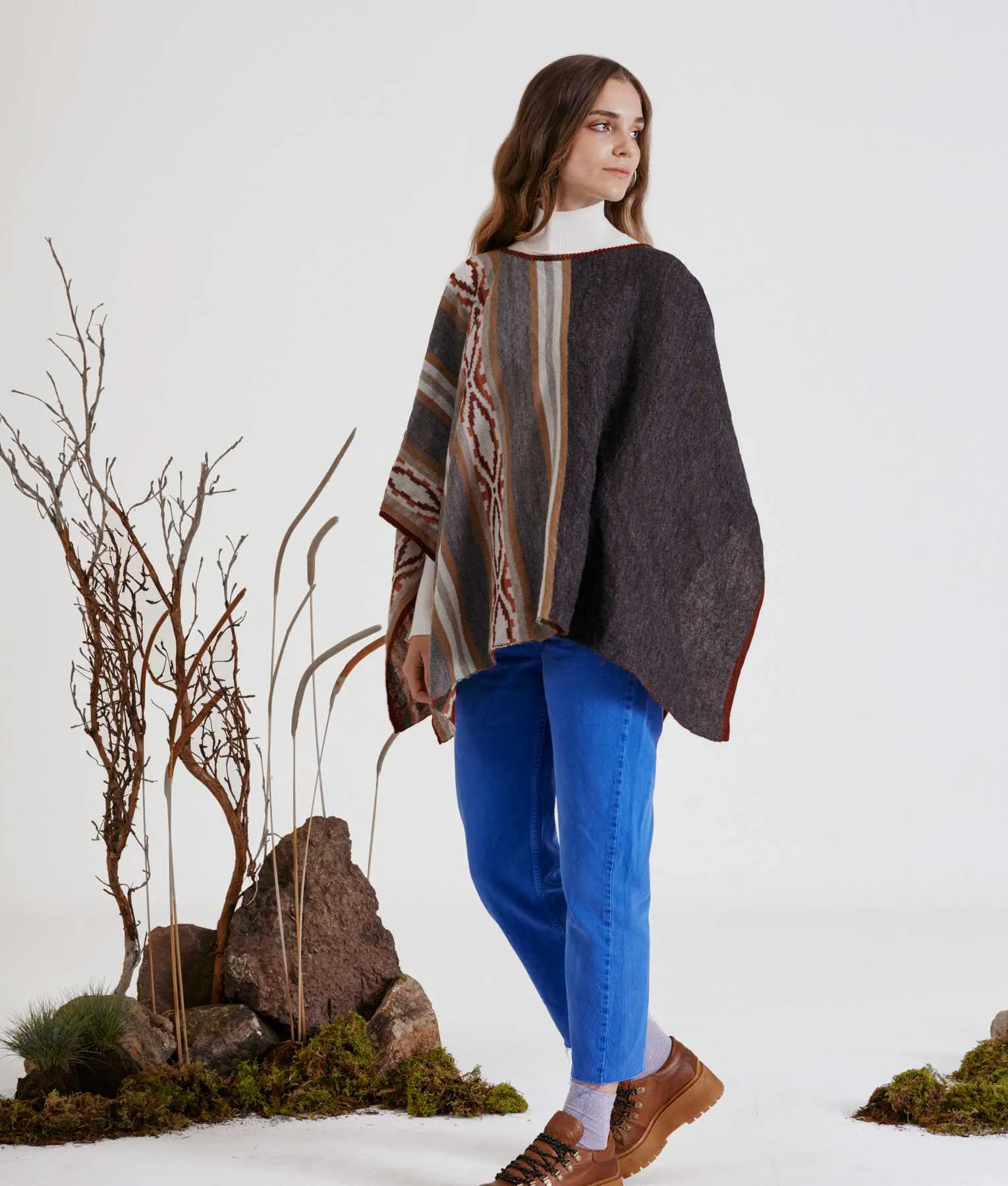 Inclined Poncho Reversibles